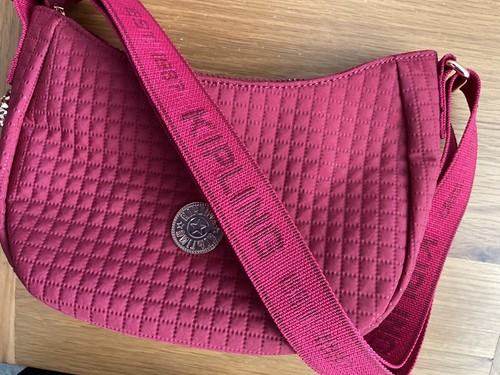 Kipling premium geo carmine - geo,