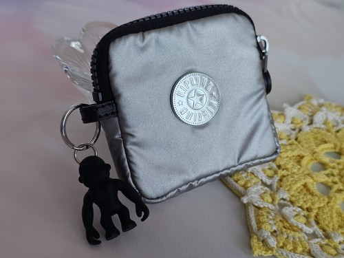 Kipling small puffed silver - small,